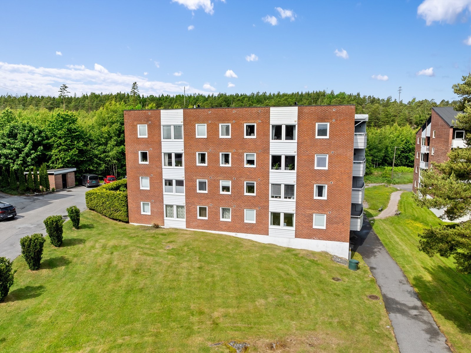 Umiddelbar nærhet til marka og det faktum at Høiendal er uten gjennomkjøringsmulighet gjør nabolaget fredfylt. Galleribilde