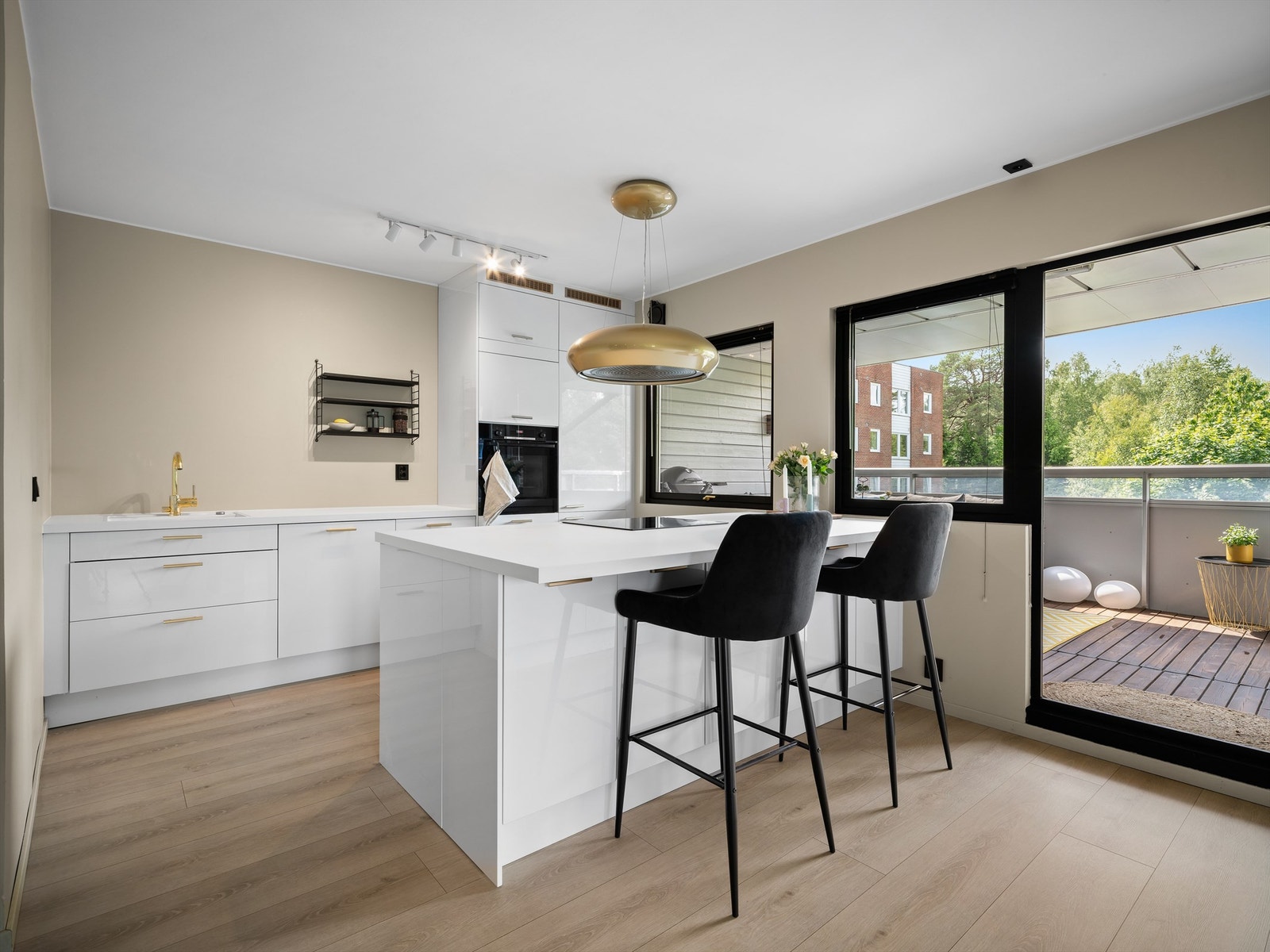 Høiendal 23 presenteres av Atle Horvei i Krogsveen. Galleribilde