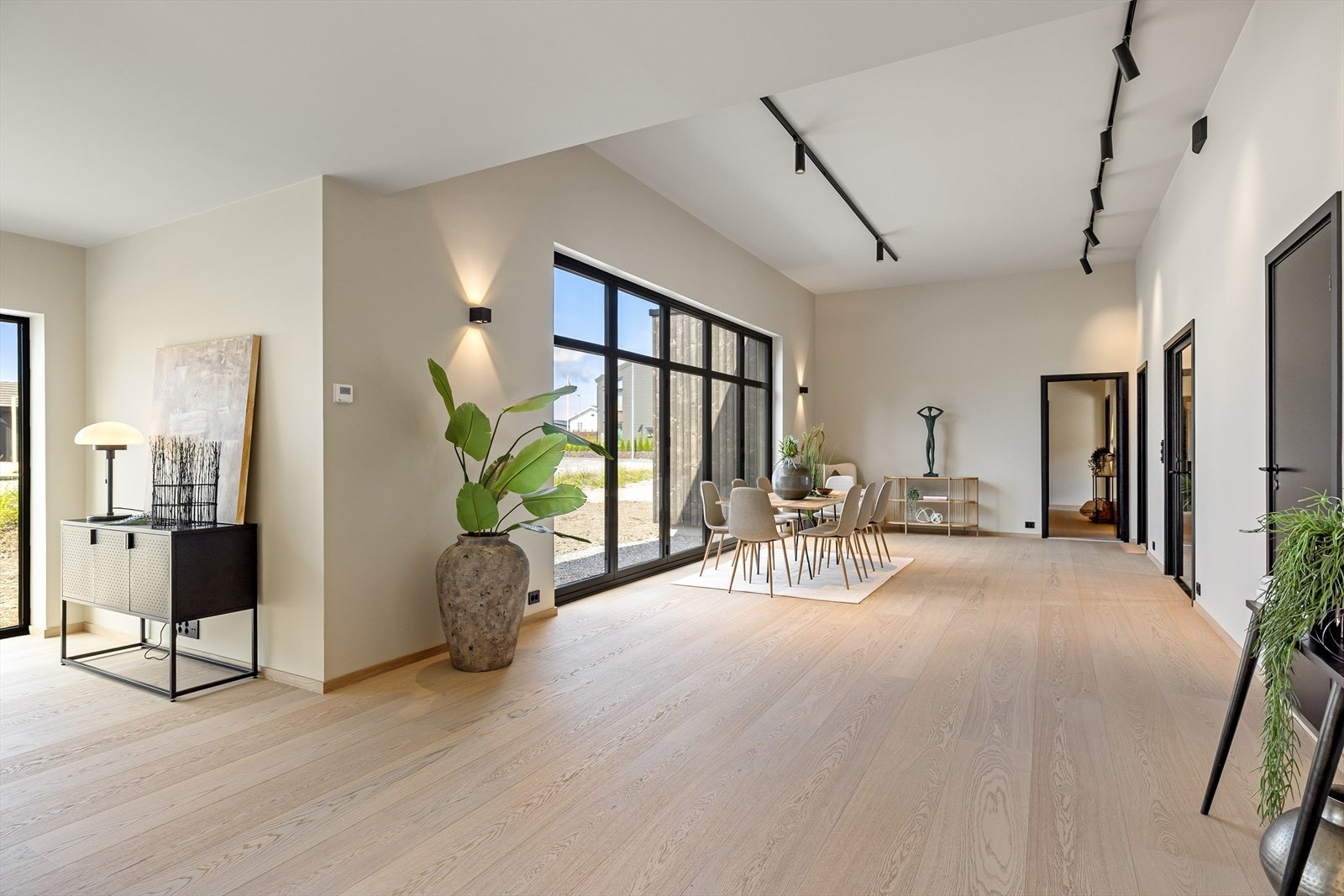 Boligen er oppført i 2025 med fokus på kvalitet og smarte løsninger. Galleribilde