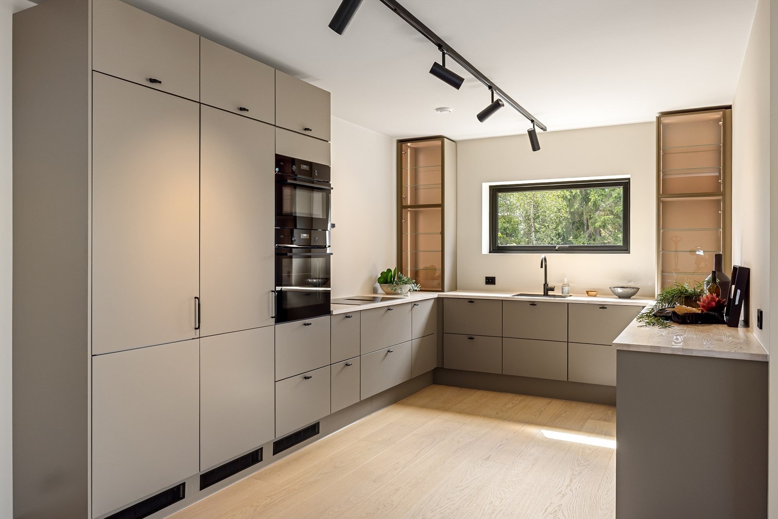 Stilrent kjøkken fra JKE Nordic Design. Galleribilde