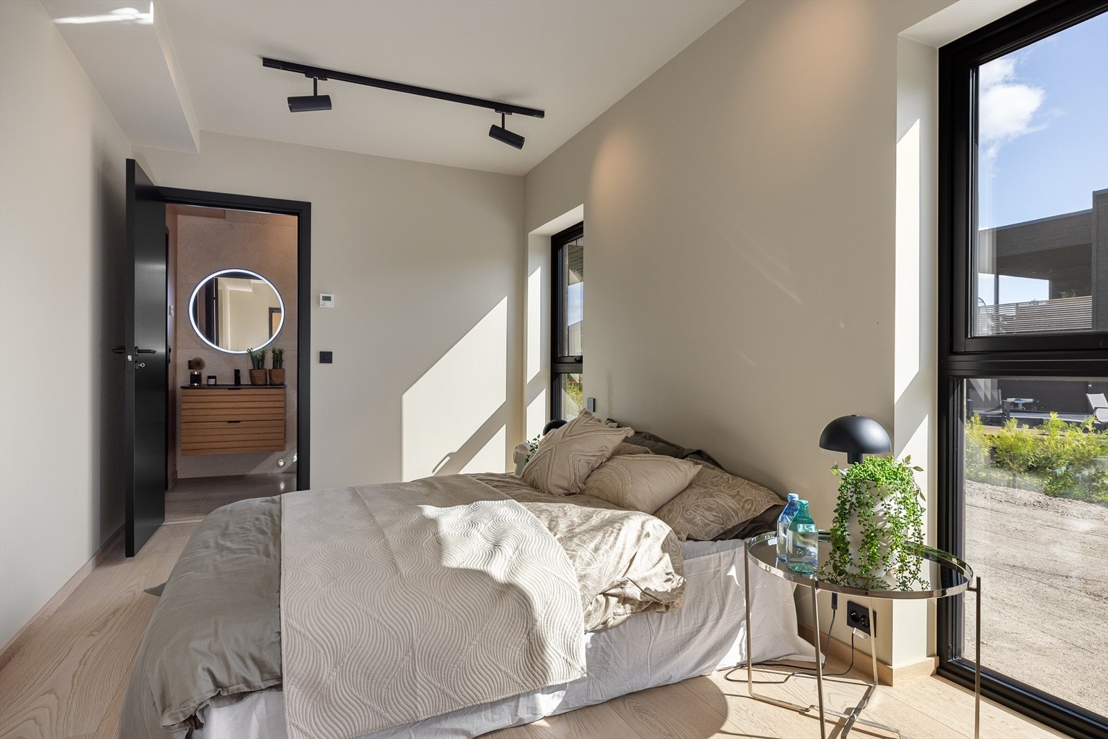 Hovedsoverommet har også adkomst til eget baderom. Galleribilde