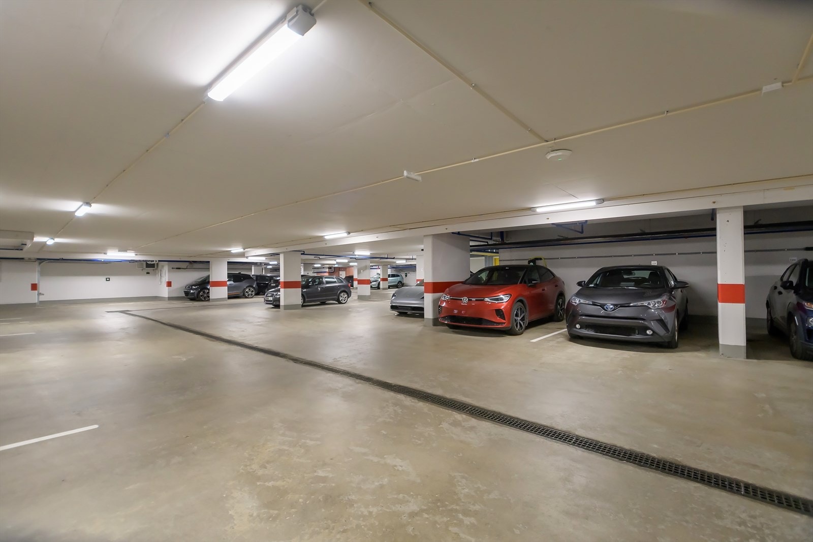 Det er mulighet for kjøp av garasjeplass for 380 000,- + omk. Galleribilde