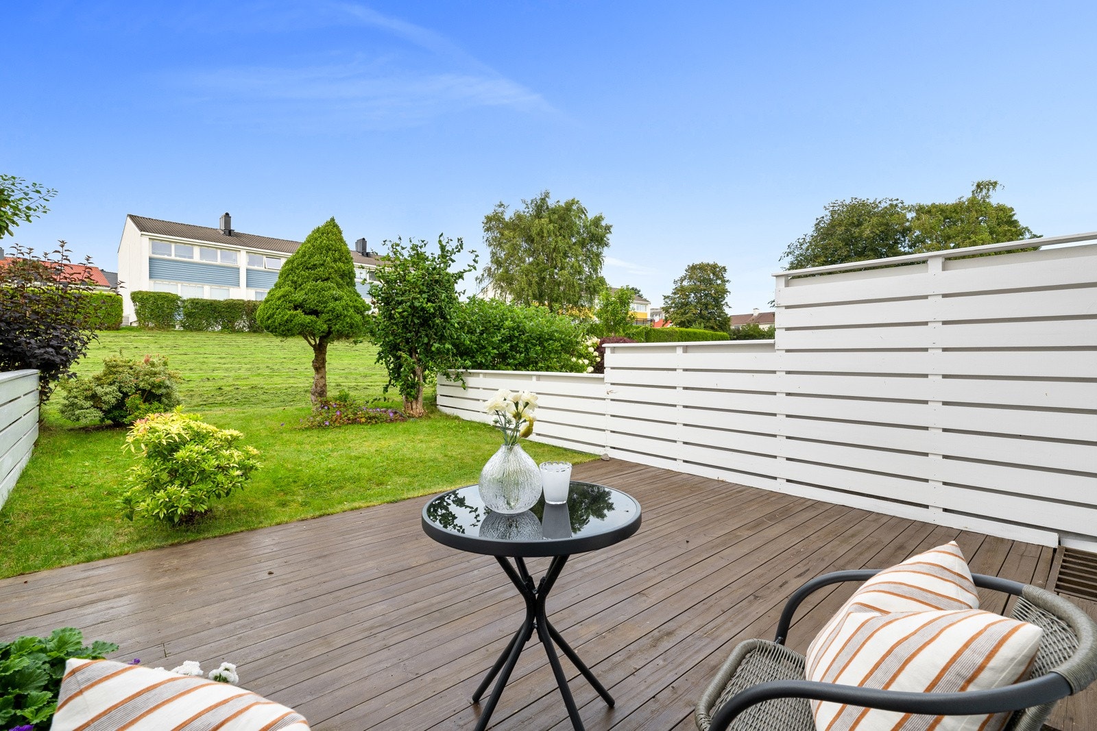 Flott opparbeidet og koselig uteområde med gode solforhold. Galleribilde