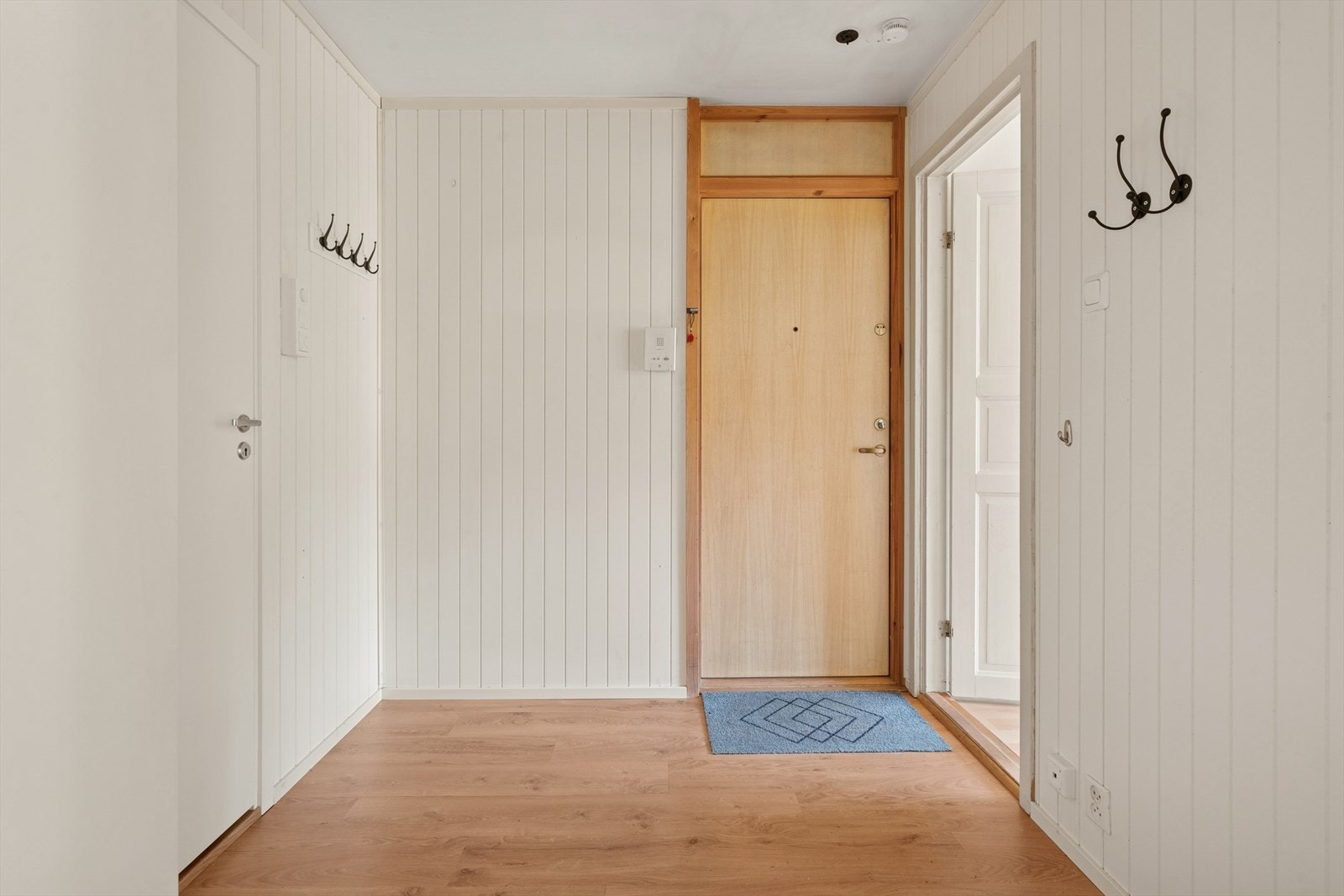 Entré med plass til sko og yttertøy. Galleribilde