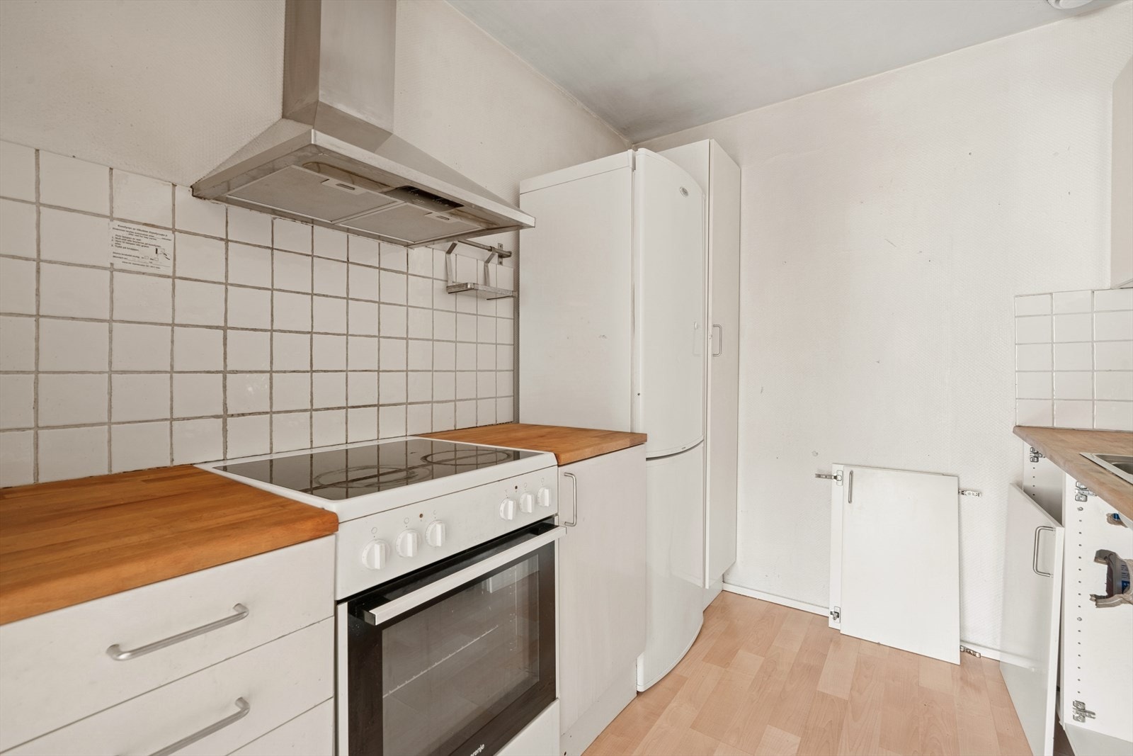 Innredningen pr. i dag har plass til frittstående hvitevarer. Galleribilde