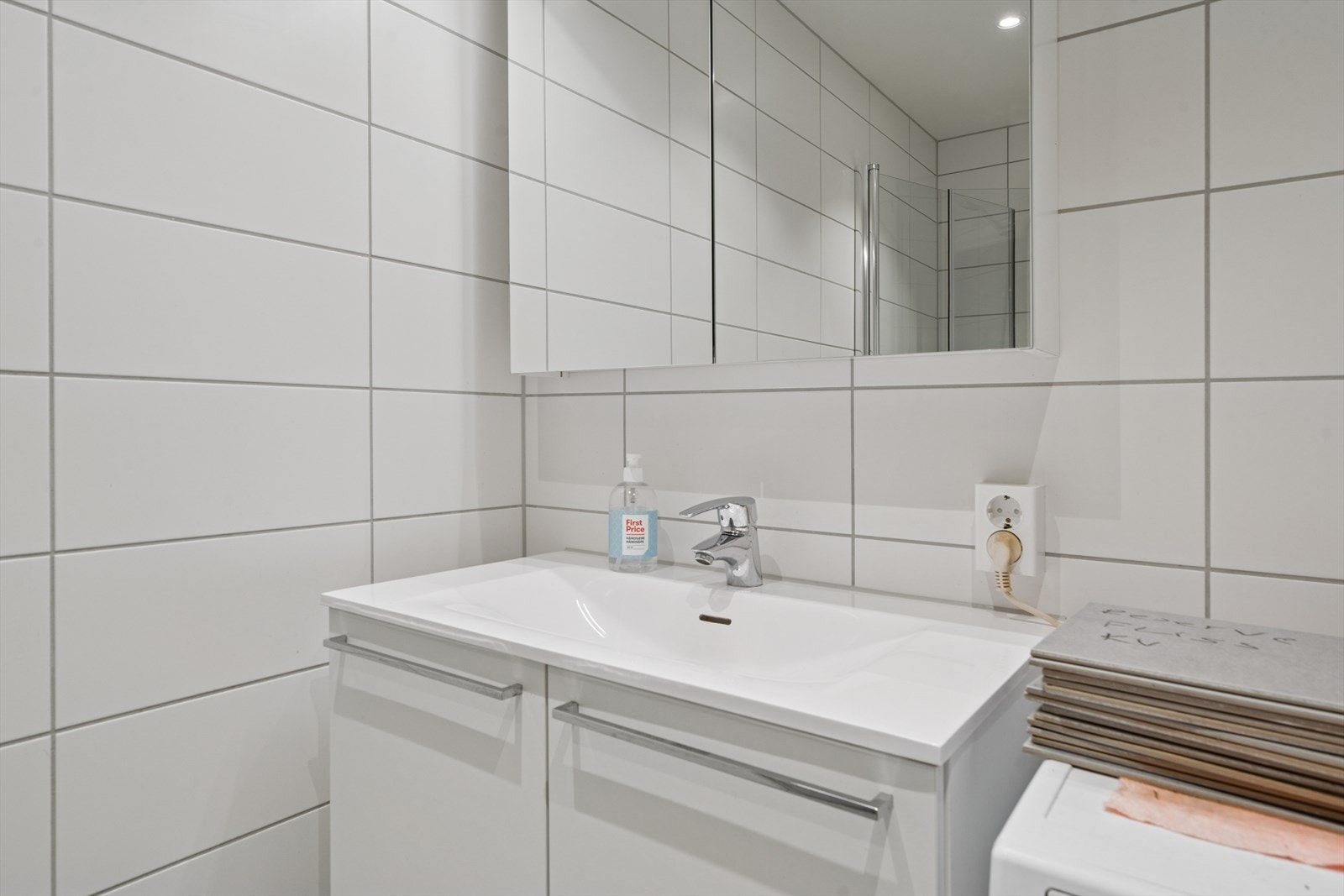 Flislagte overflater, varme i gulv og downlights i himling. Galleribilde