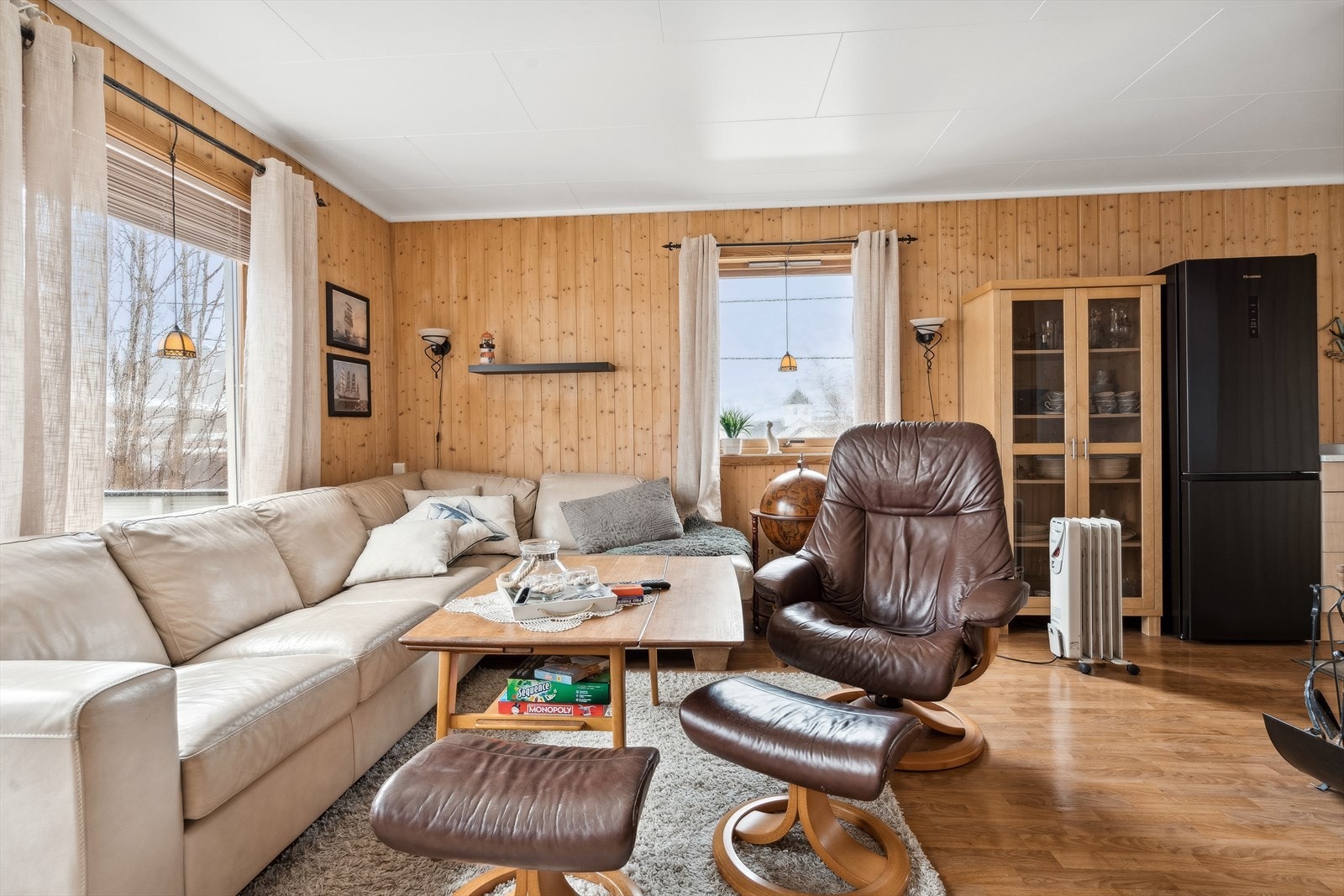 Stuen har god plass til sofagruppe og tilhørende møbler. Galleribilde