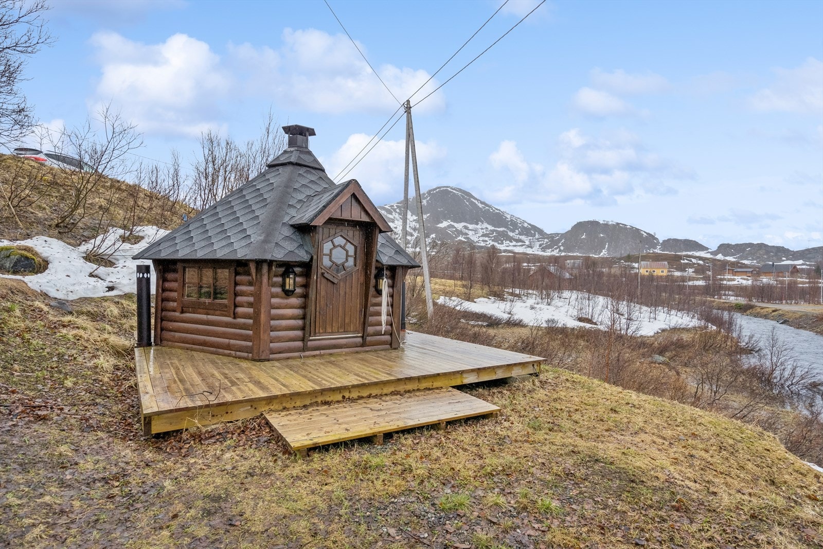 På tomten finner du en fin grillhytte. Galleribilde