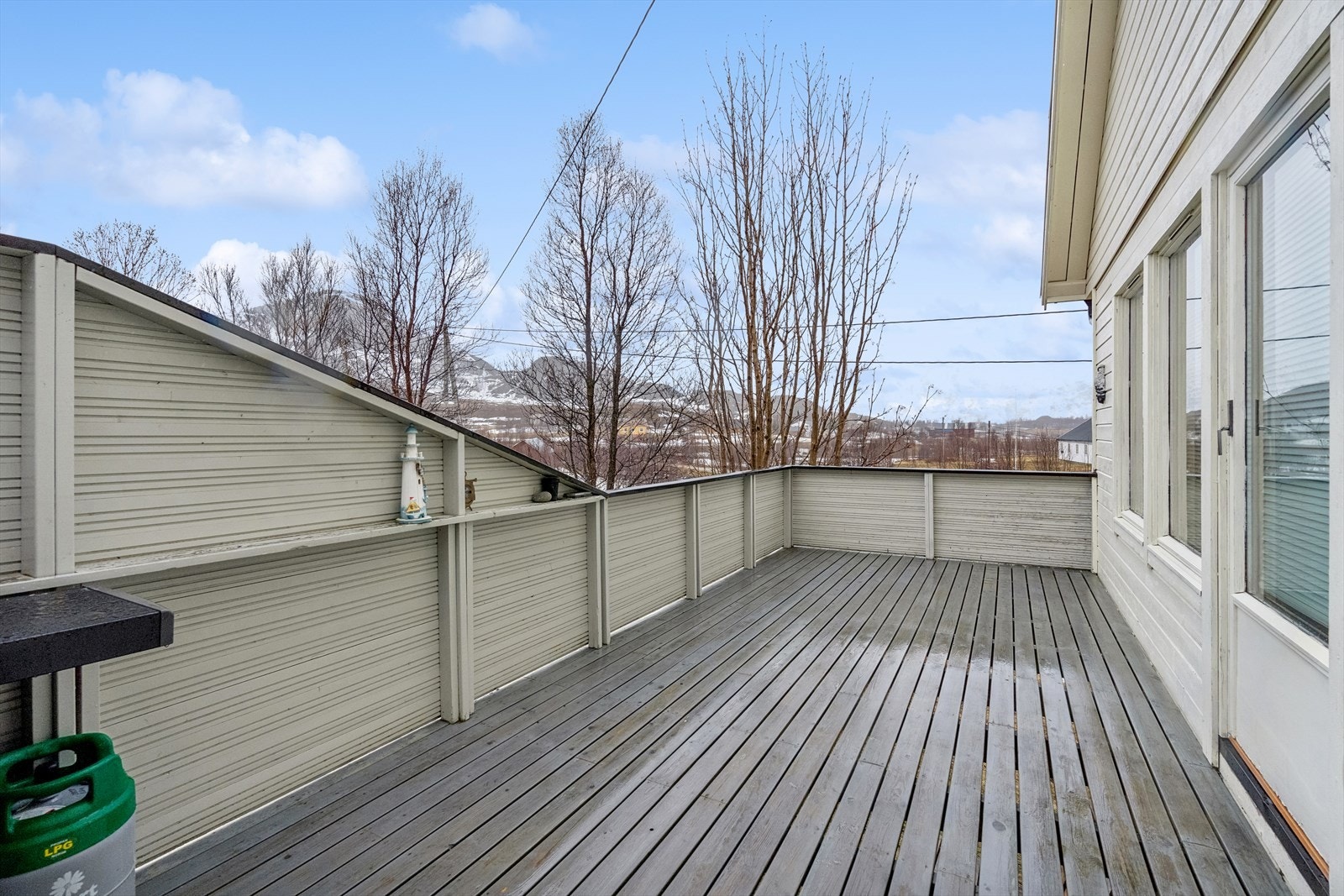 Balkongen har god plass til hagemøbler. Galleribilde