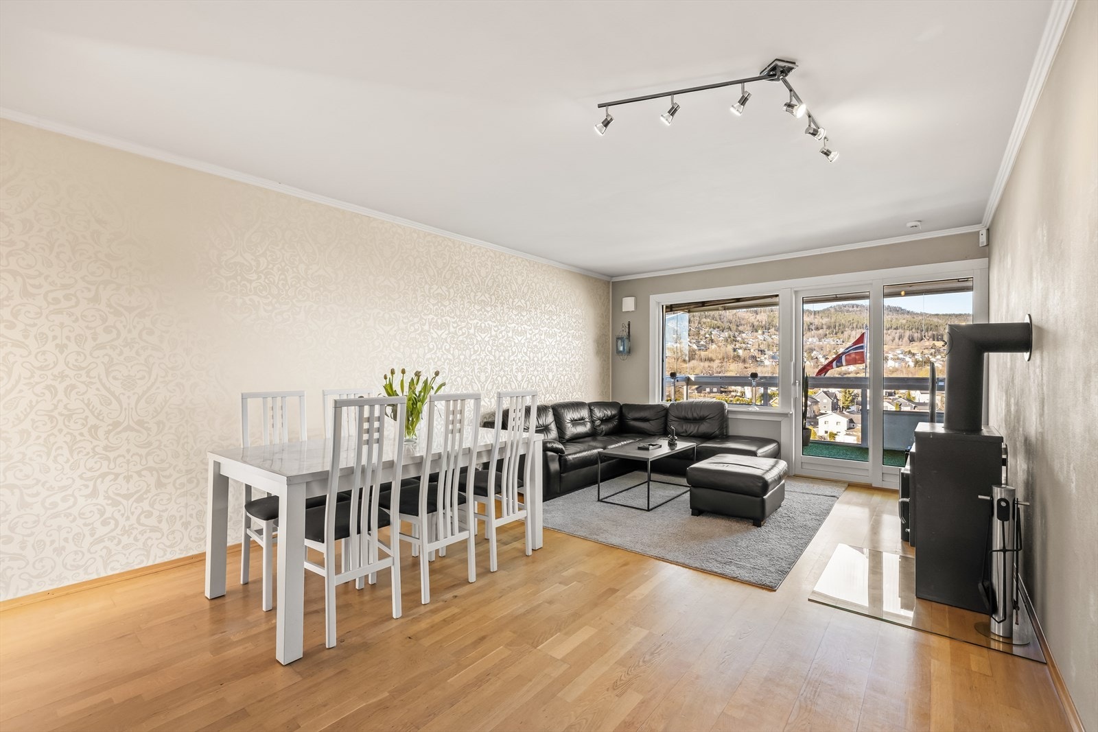 Vinduene sørger for godt med naturlig lys inn. Galleribilde