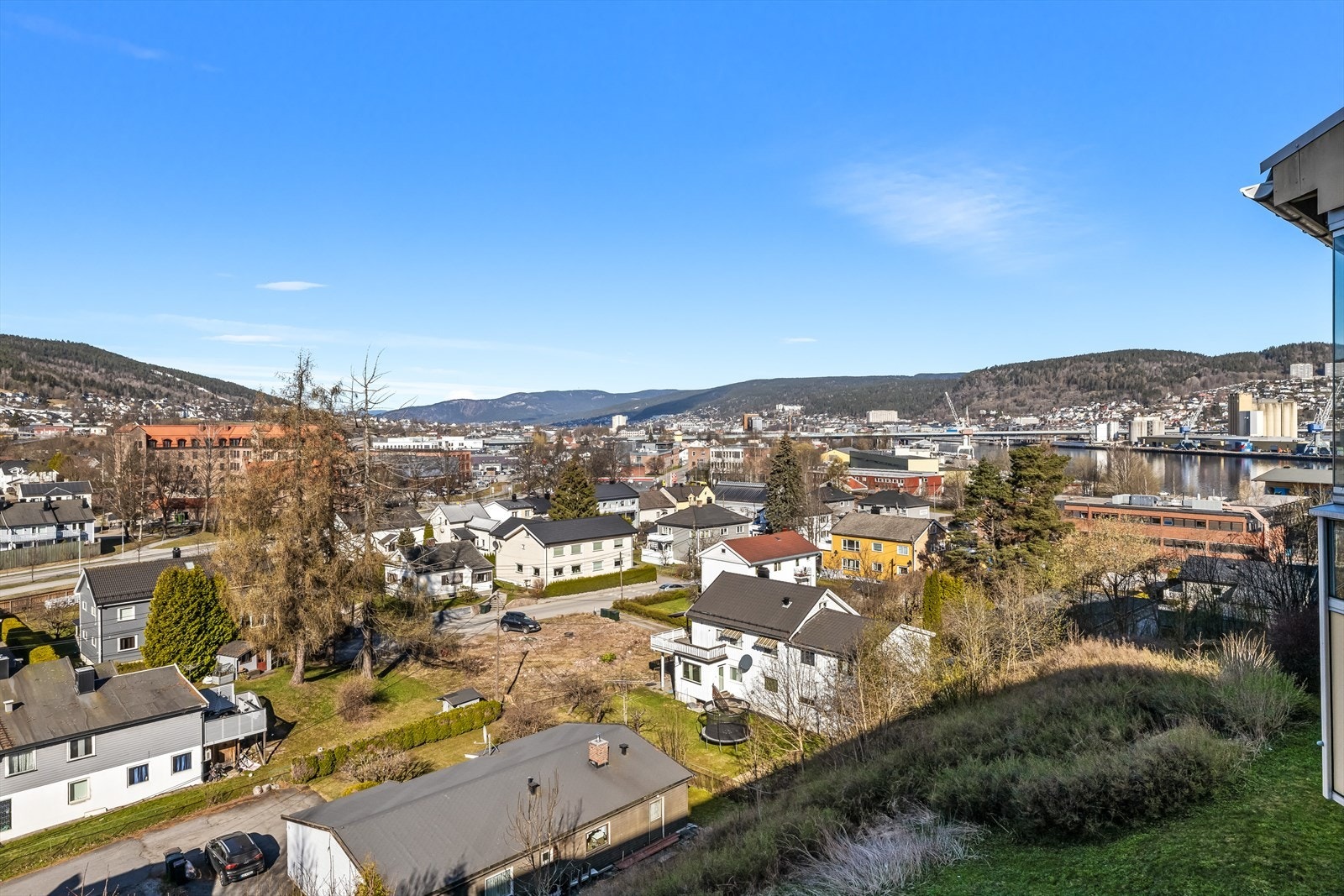 Kort vei til marka med gode turmuligheter sommer som vinter. Galleribilde