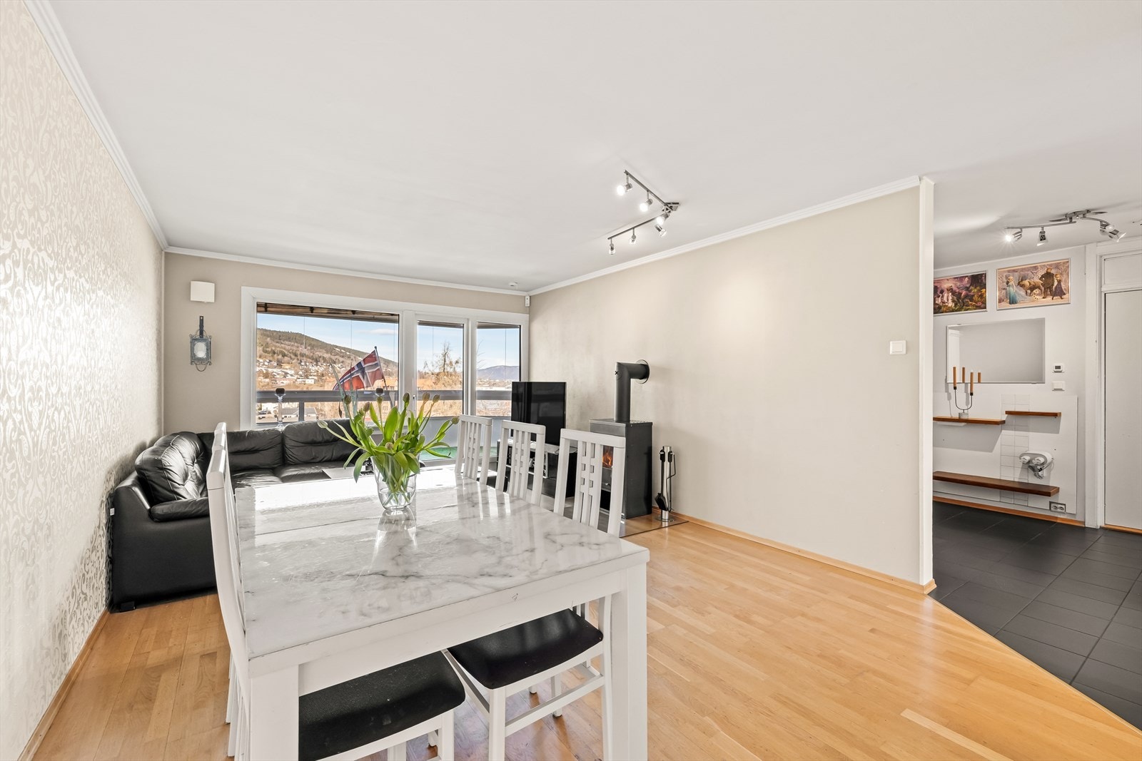 Plass til spisebord! Galleribilde