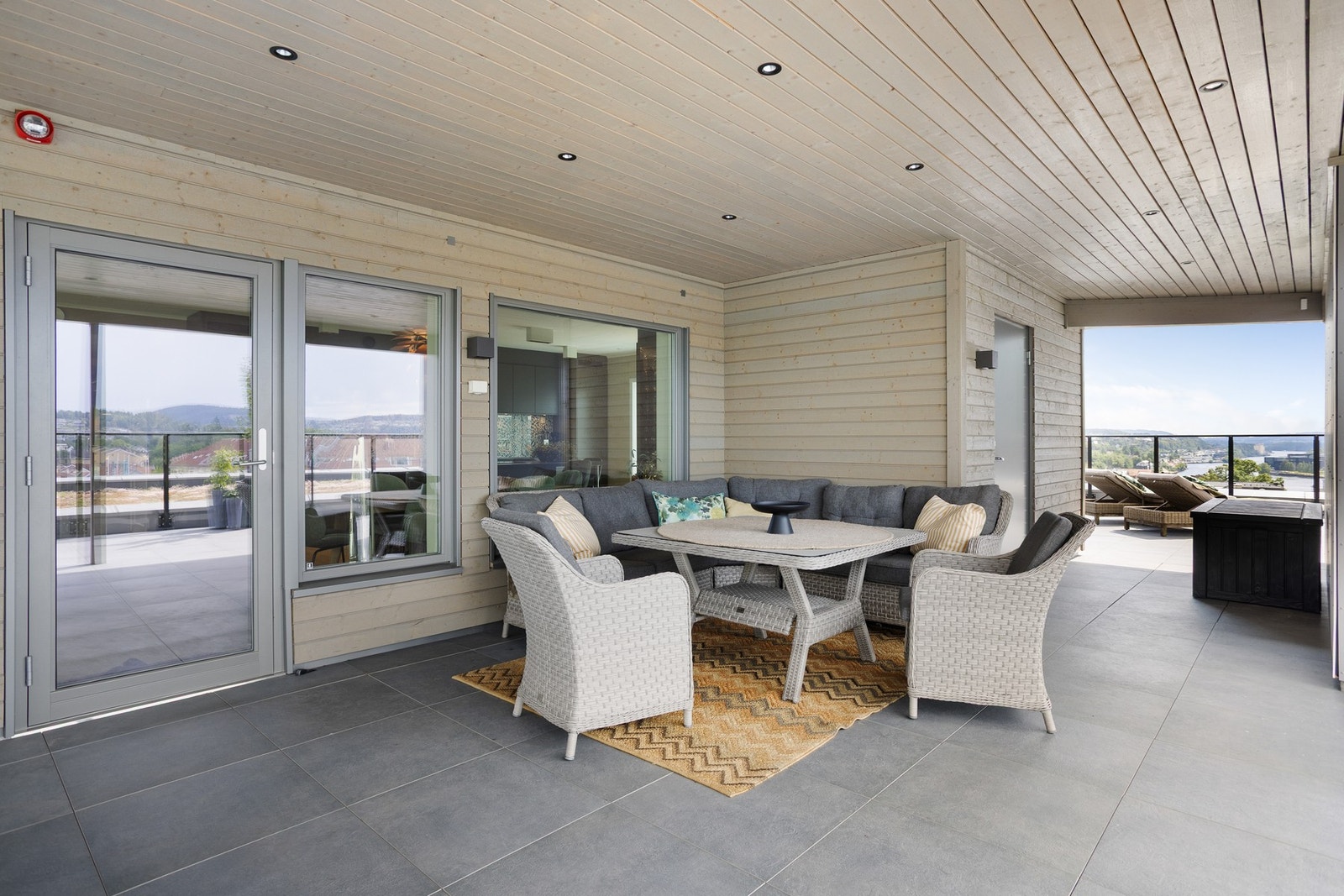 Utestue under tak med bodrom Galleribilde