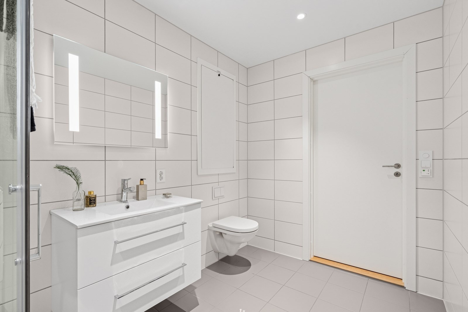 Flislagt baderom med varmekabler i gulvet. Galleribilde