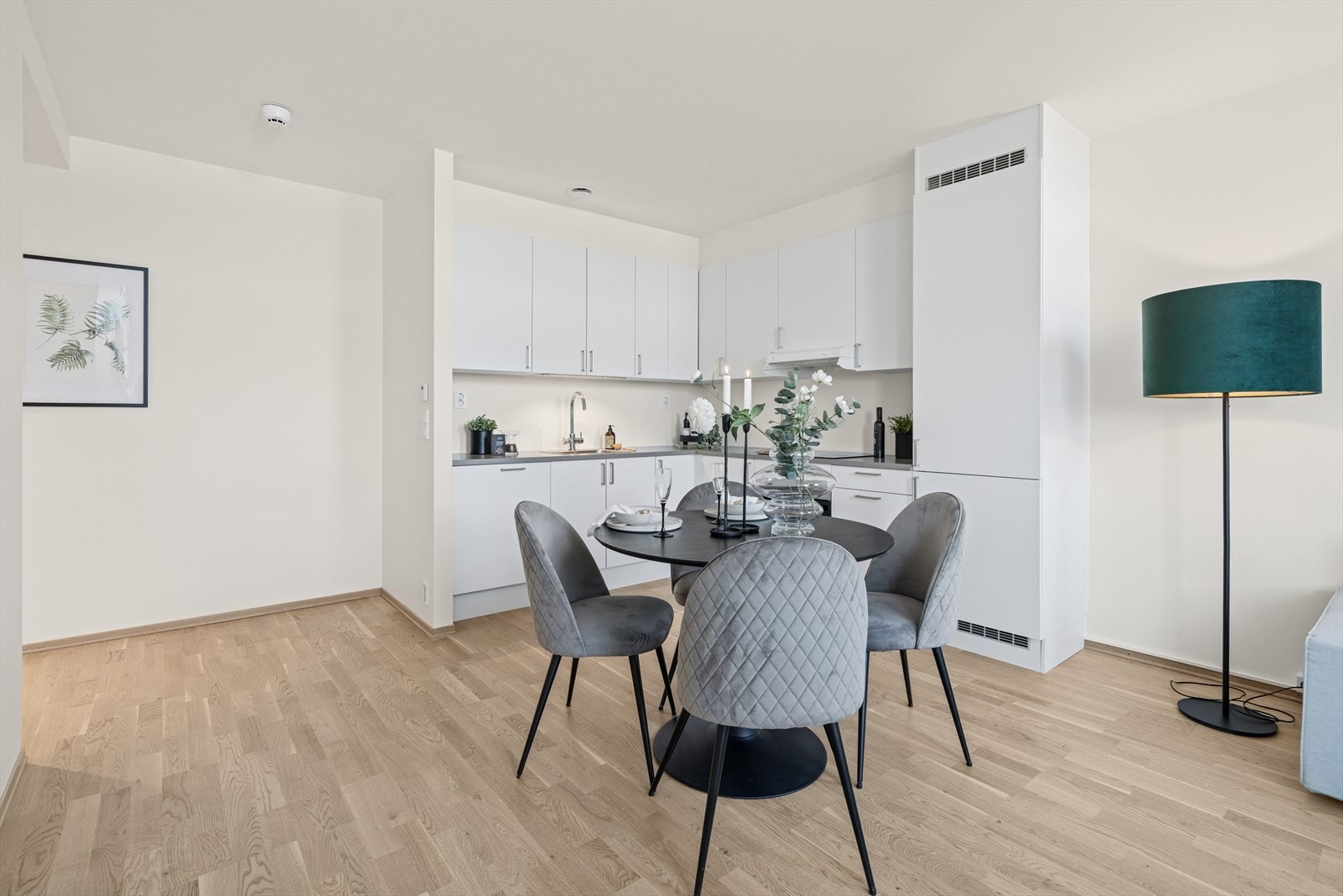 Nyt et godt måltid i lyse og fine omgivelser. Galleribilde