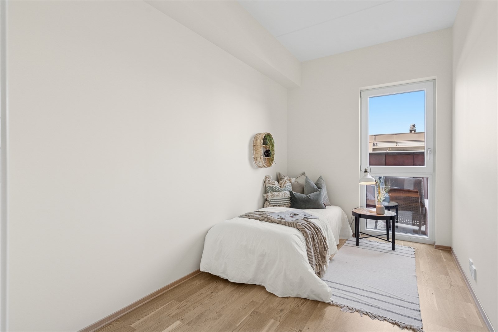 Dette rommet har også god plass til seng og tilhørende møbler. Galleribilde