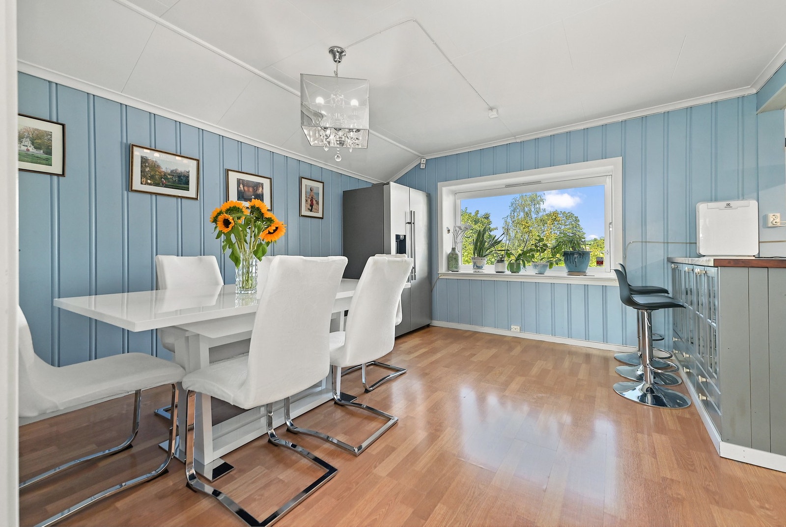 Kjøkkenet er både funksjonelt og koselig - tilpasset deg som liker å lage mat. Galleribilde