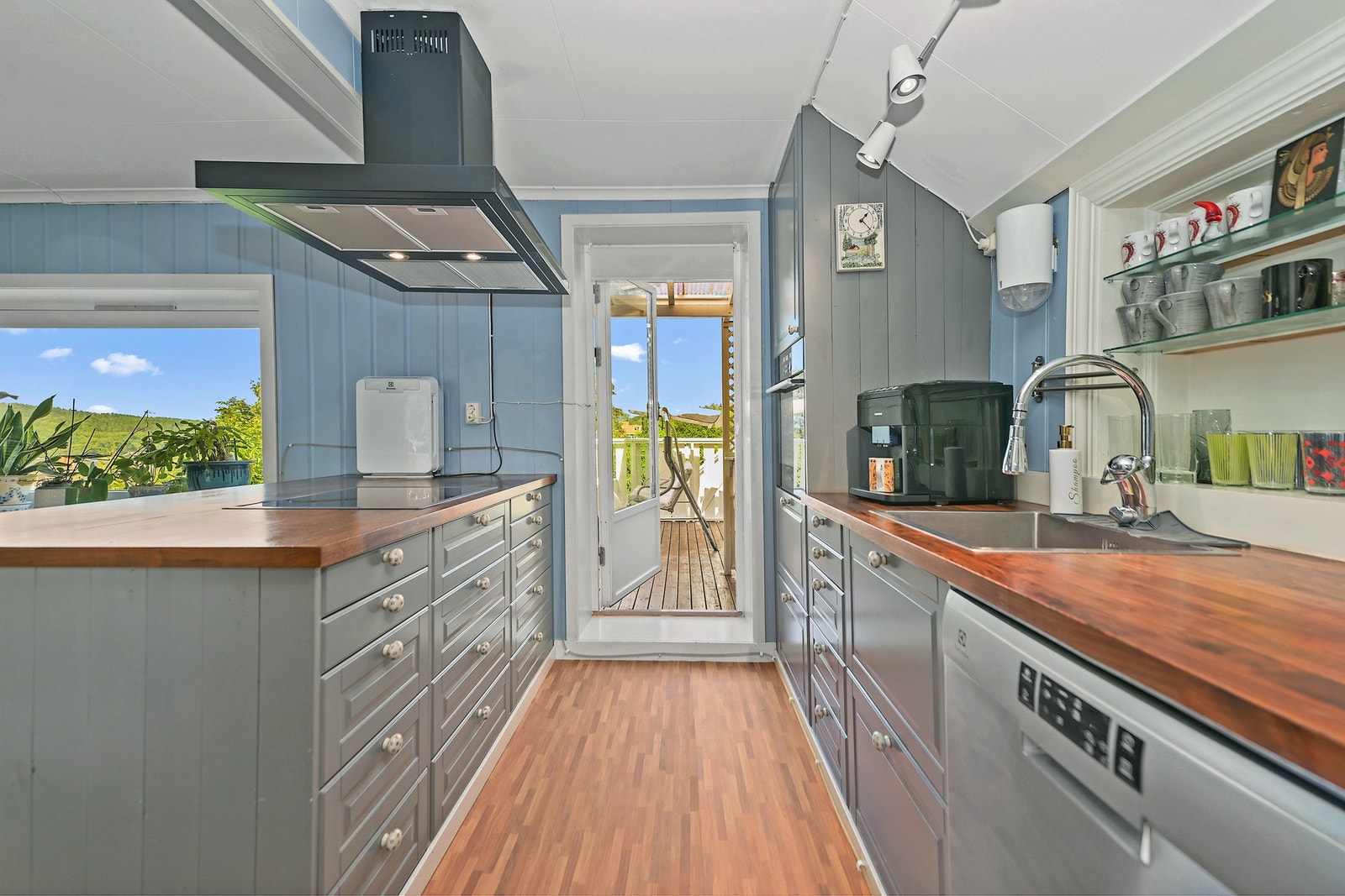 Kun oppvaskmaskin medfølger av hvitevarer. Galleribilde