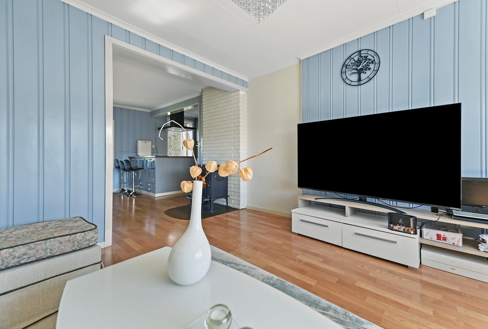 Hjemmets naturlige samlingspunkt er den lyse og innbydende stuen. Galleribilde