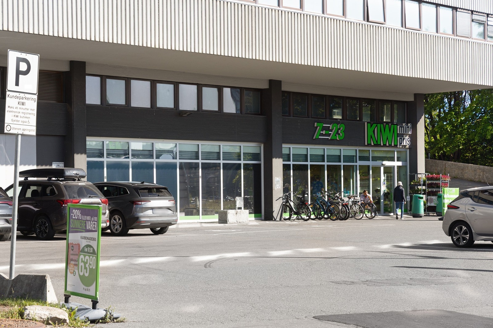 Dagligvarehandelen kan gjøres ved blant annet hos Kiwi i Økern Torgvei, bare noen få minutters gange fra boligen. Galleribilde