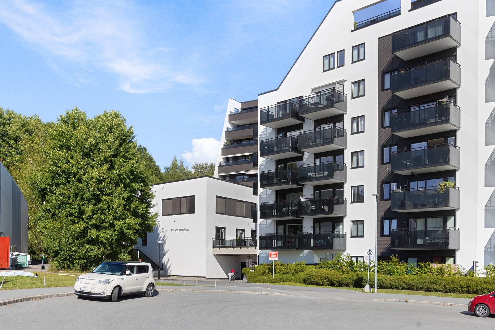 Boligens interne beliggenhet gir fritt og flott utsyn. Galleribilde
