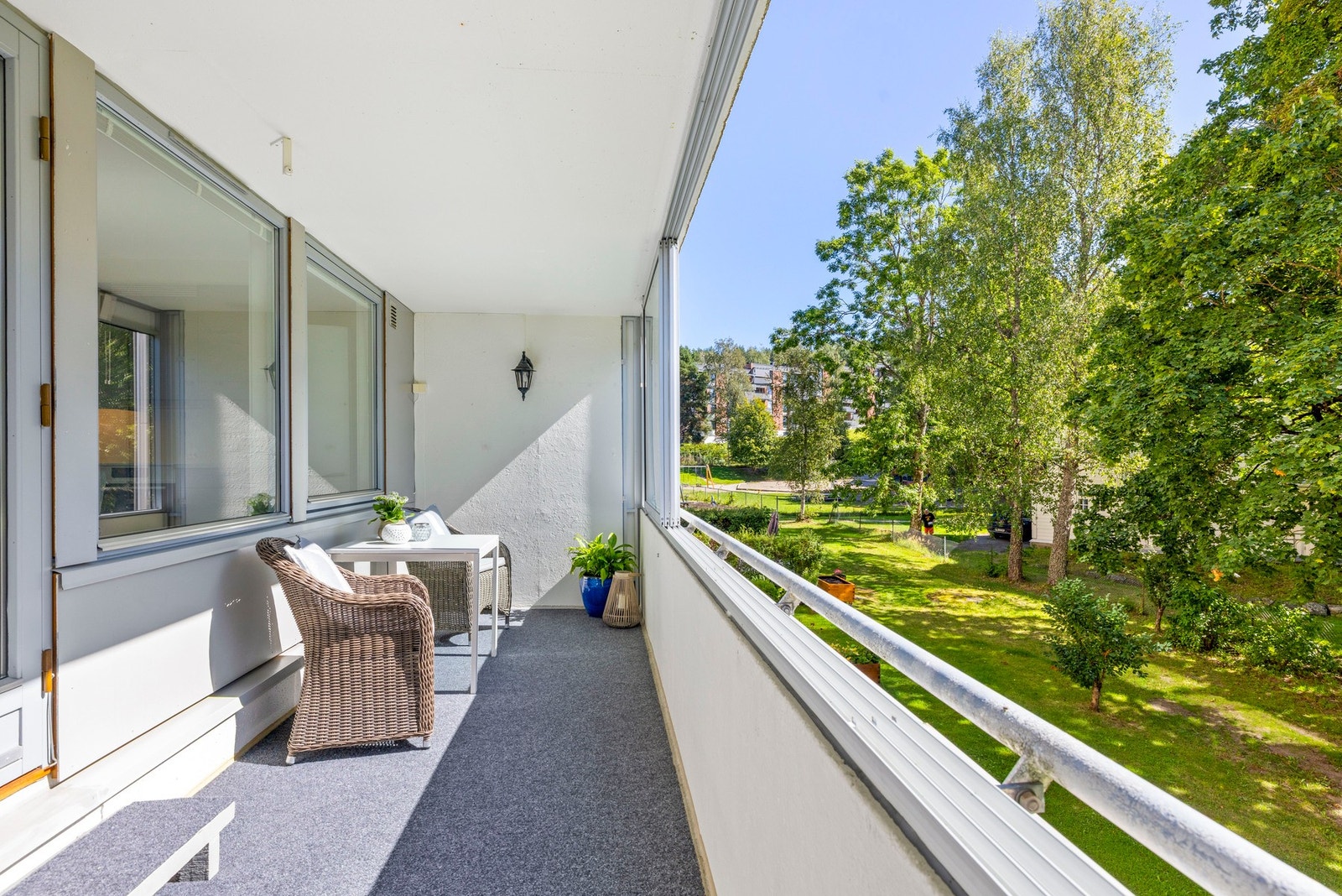 Balkongen er innglasset og har et gulvareal på ca. 12,5 m² Galleribilde