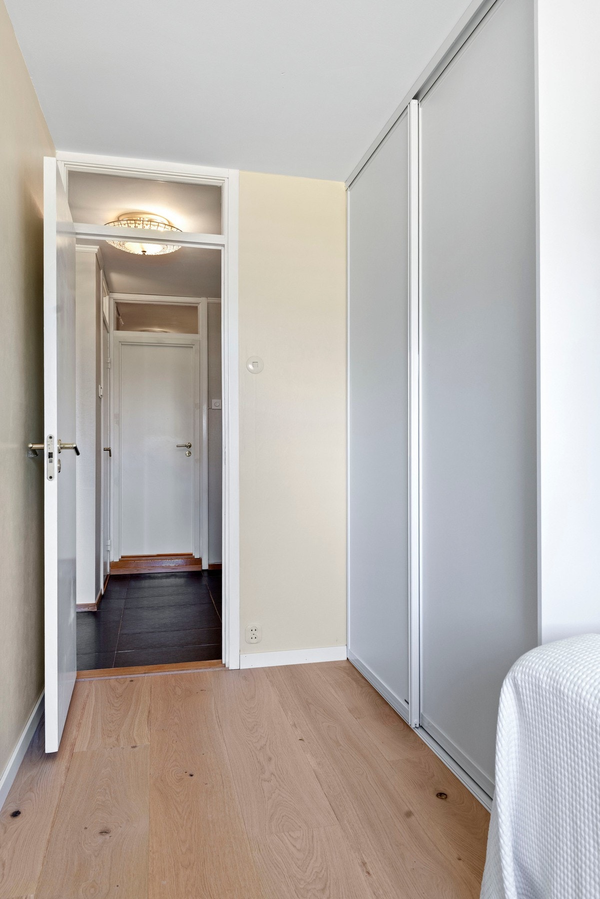 Det tredje rommet har også skyvedørsgarderobe Galleribilde