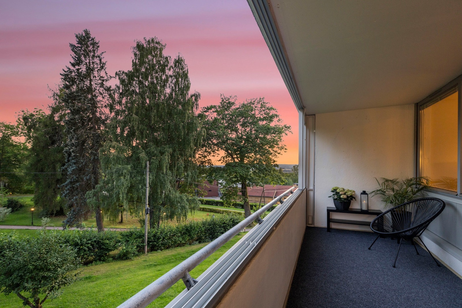 Lun kveldsstemning på den store balkongen Galleribilde