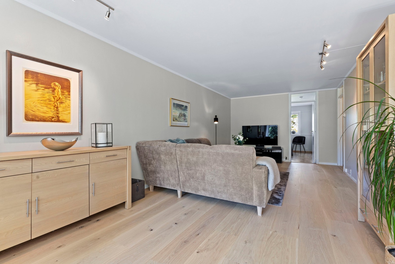 Rommet er optimalt for både avslapning og sosiale sammenkomster Galleribilde