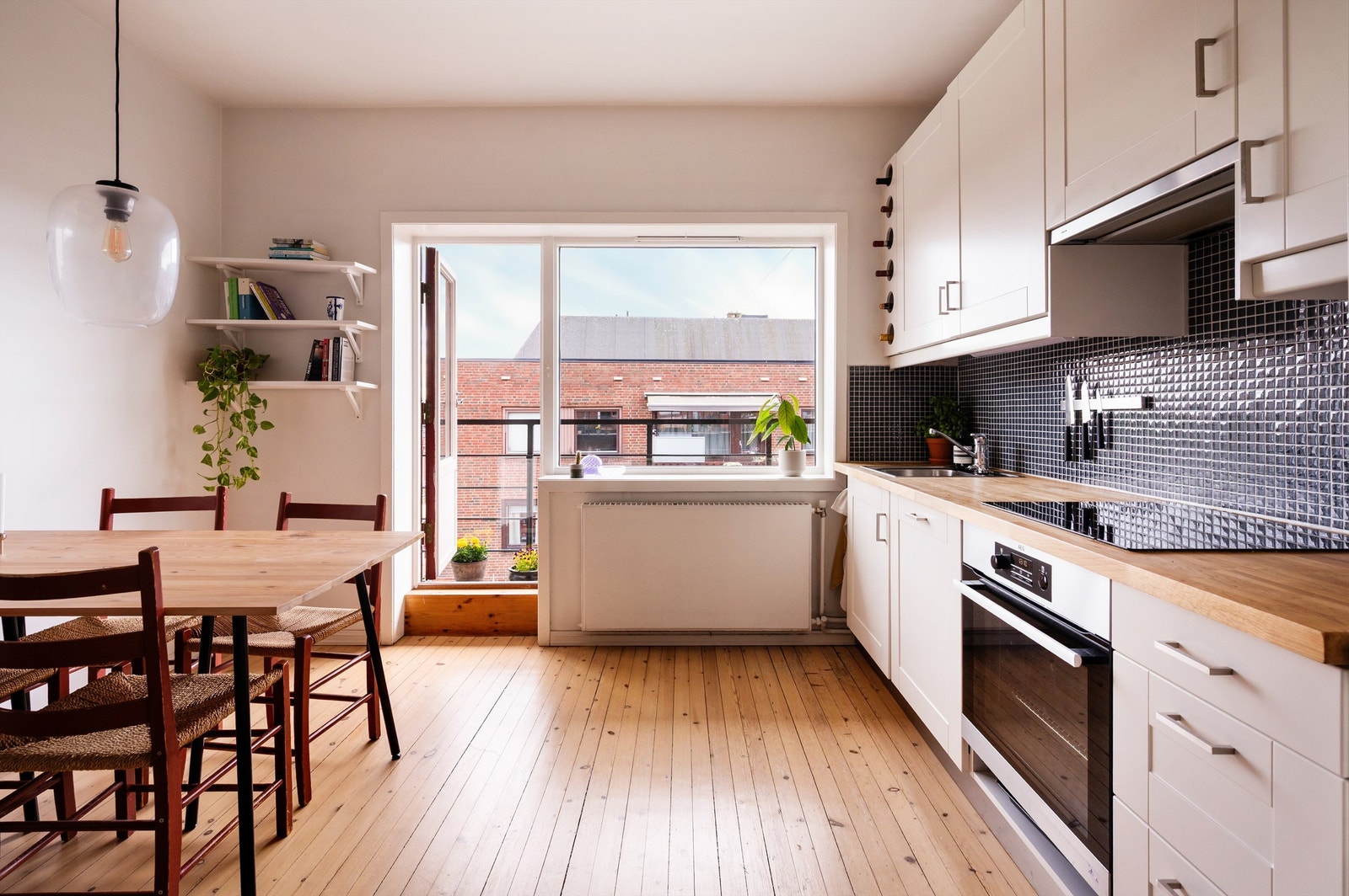 En lys og pen 2-roms med heis, balkong og god planløsning Galleribilde