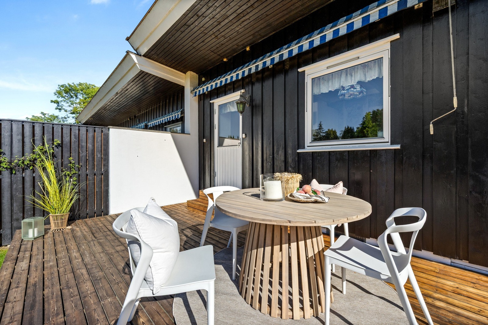 Her har du god plass til både spisebord og sittegrupper Galleribilde