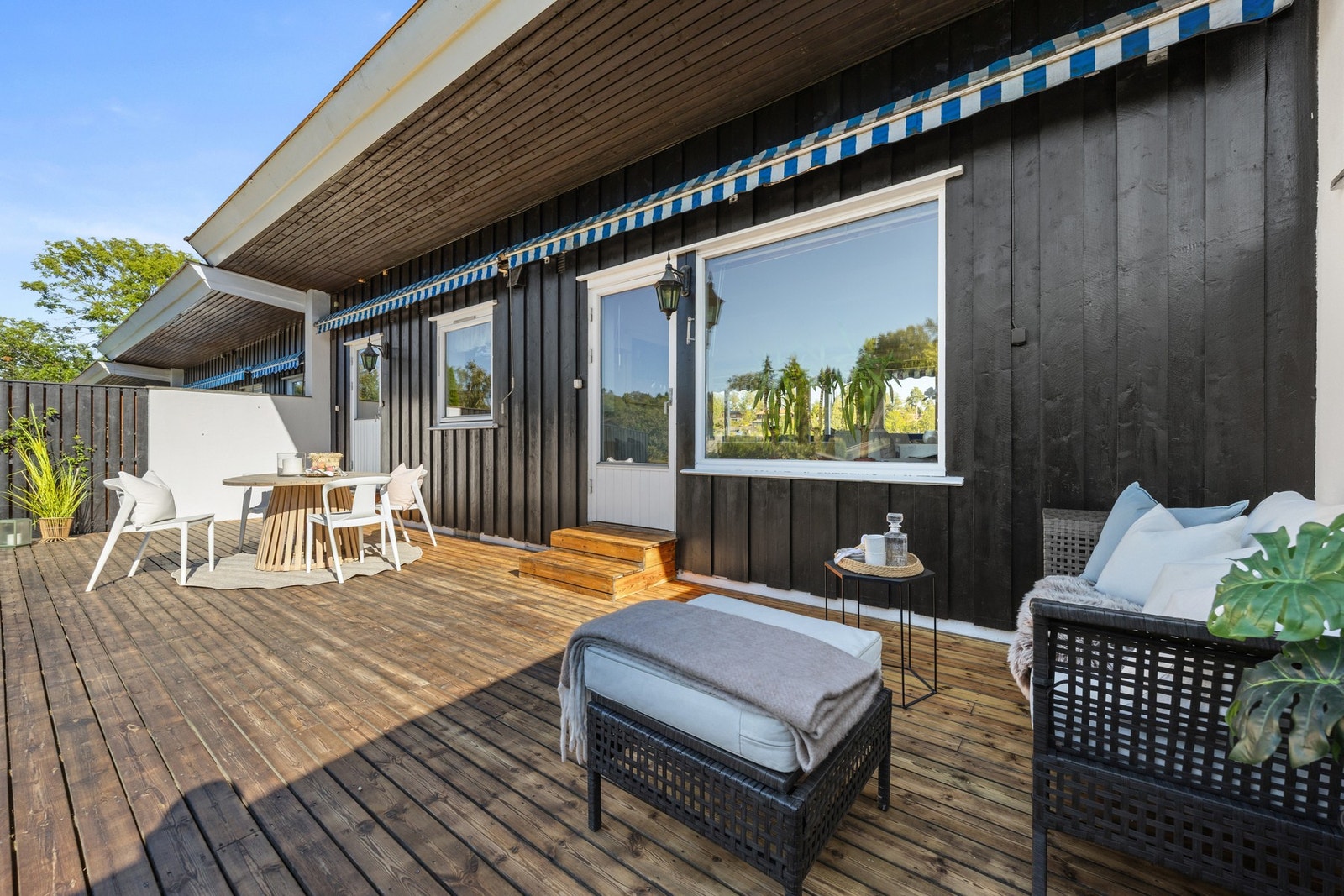 Markterrassen gir gode muligheter for grilling og sosiale sammenkomster på varme sommerdager. Galleribilde