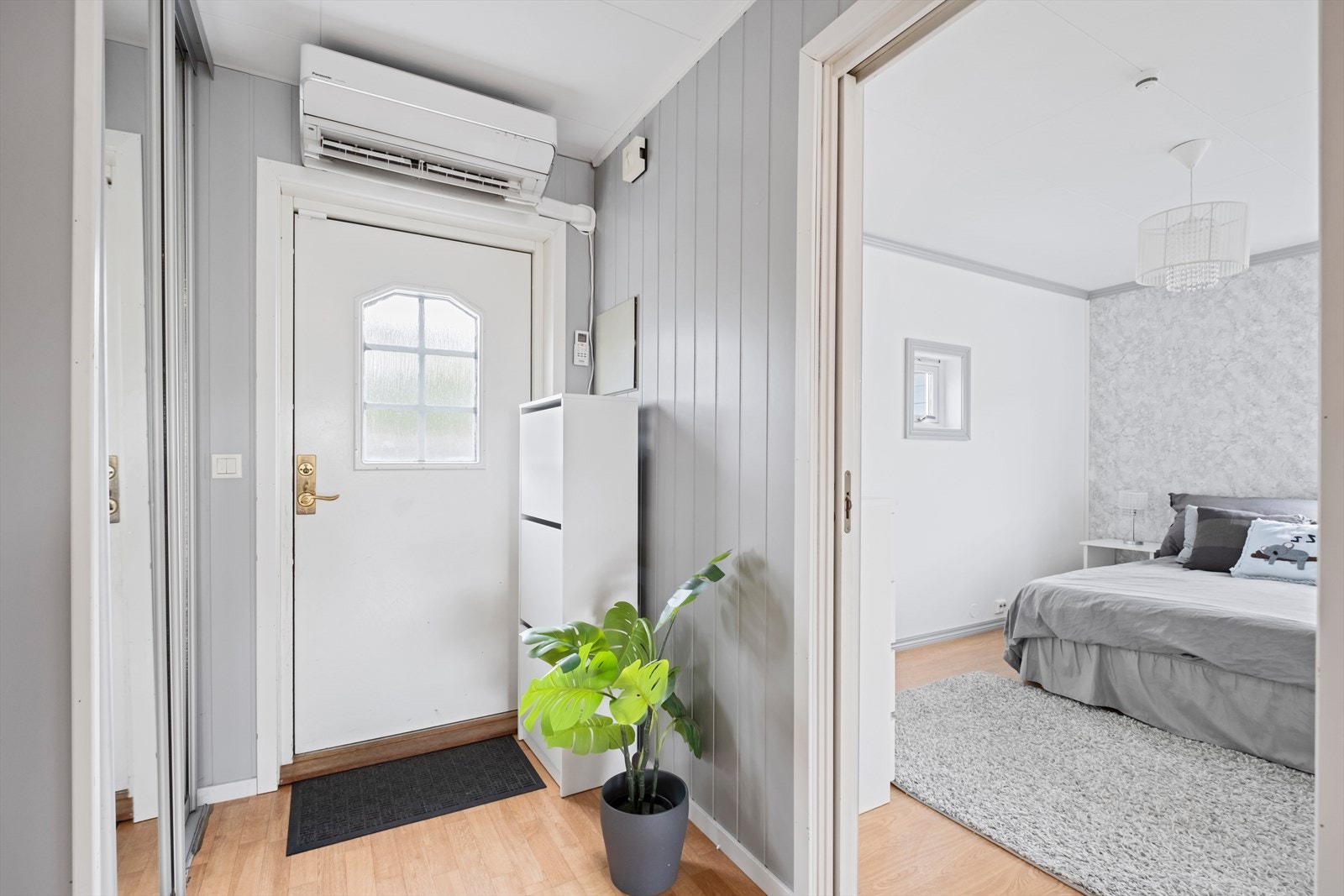 Gang. Det er installert varmepumpe i boligen Galleribilde