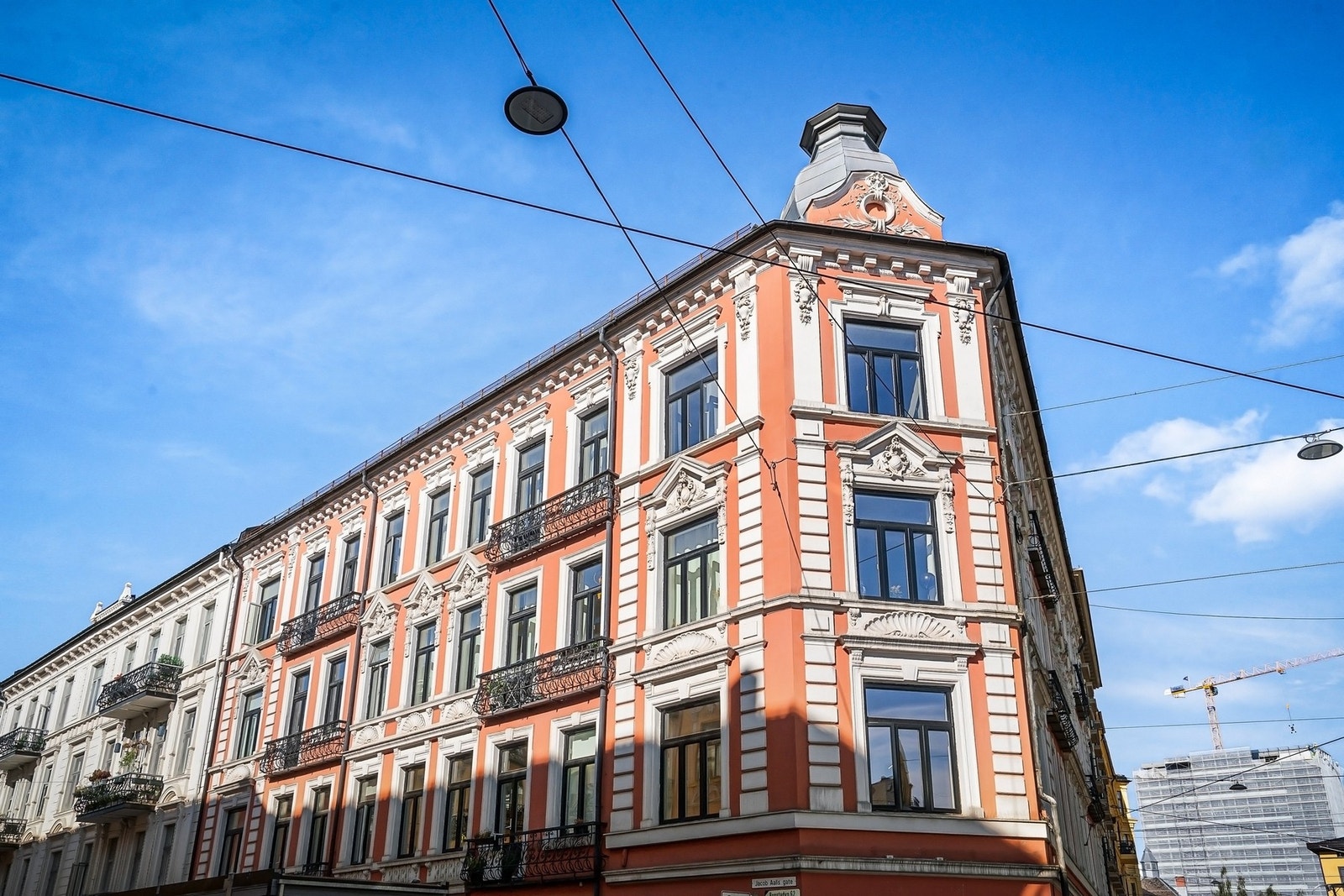 Sentral beliggenhet med kort vei til et bredt utvalg av fasiliteter, servicetilbud og gode kollektivforbindelser. Galleribilde