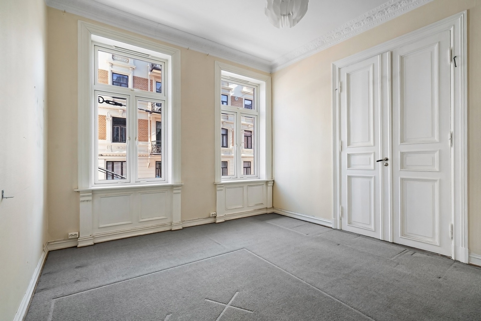 Romslig hovedsoverom med god plass til dobbeltseng og øvrig møblement. Galleribilde