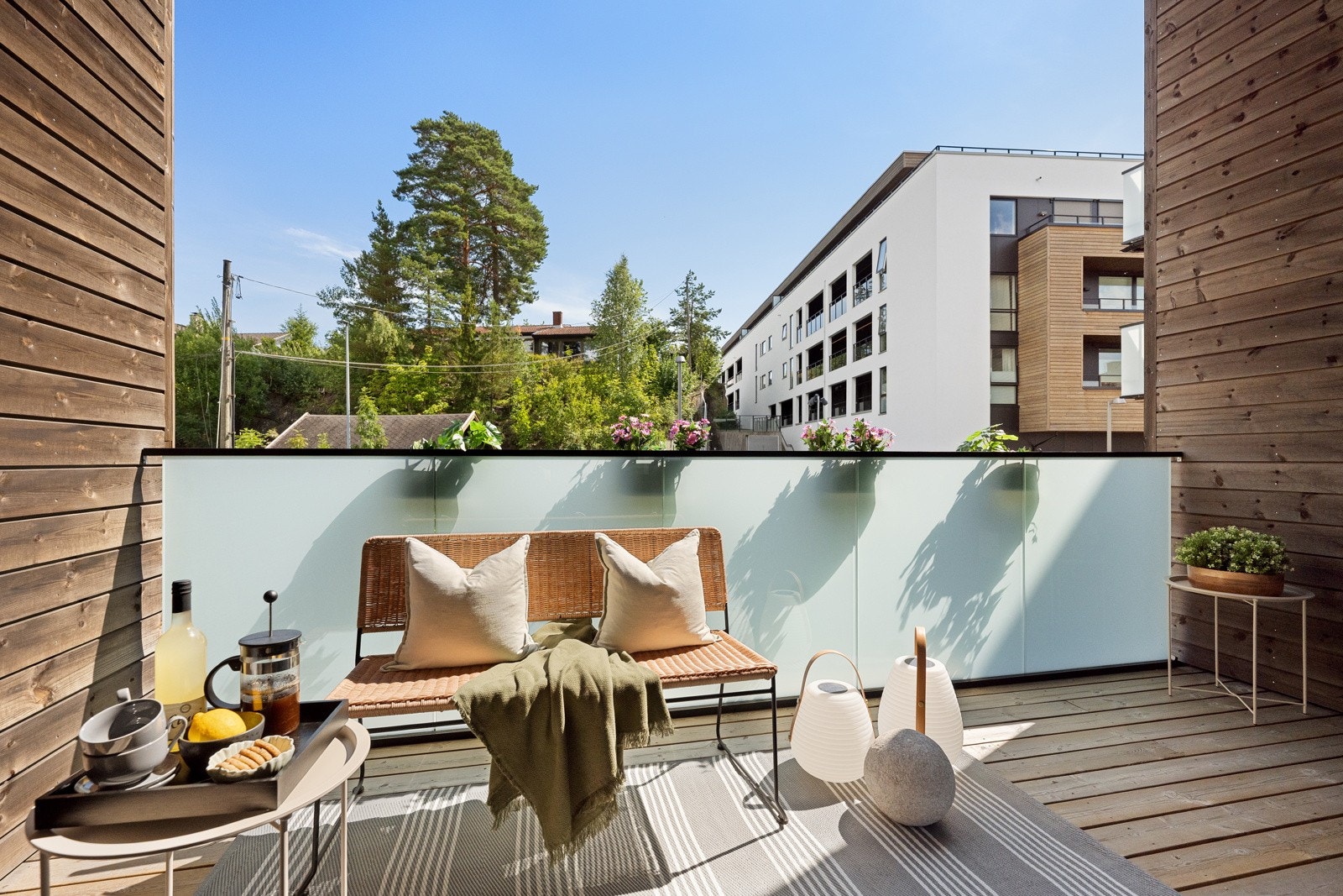 Sydøstvendt balkong på ca. 8,5 kvm. Galleribilde