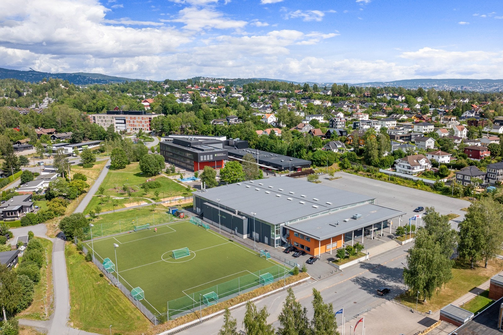Nærområdet - Nadderud idrettspark og Nadderud arena Galleribilde