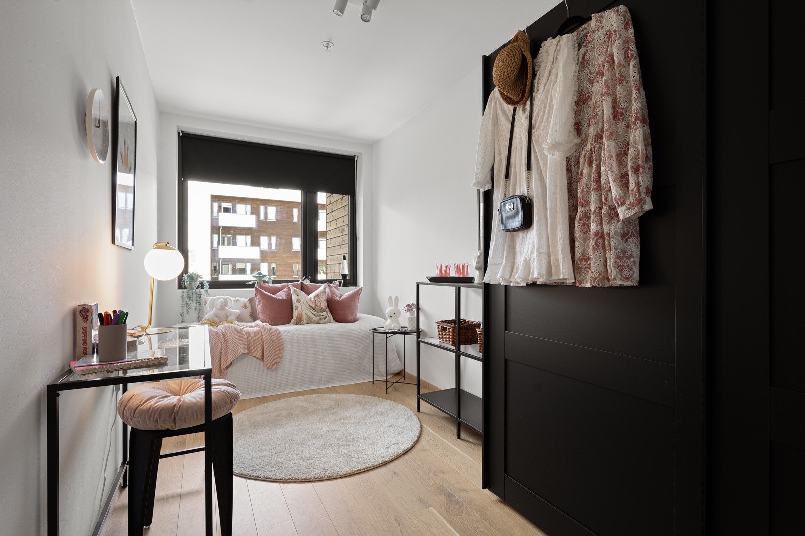 Soverom 2 er også romslig. Galleribilde