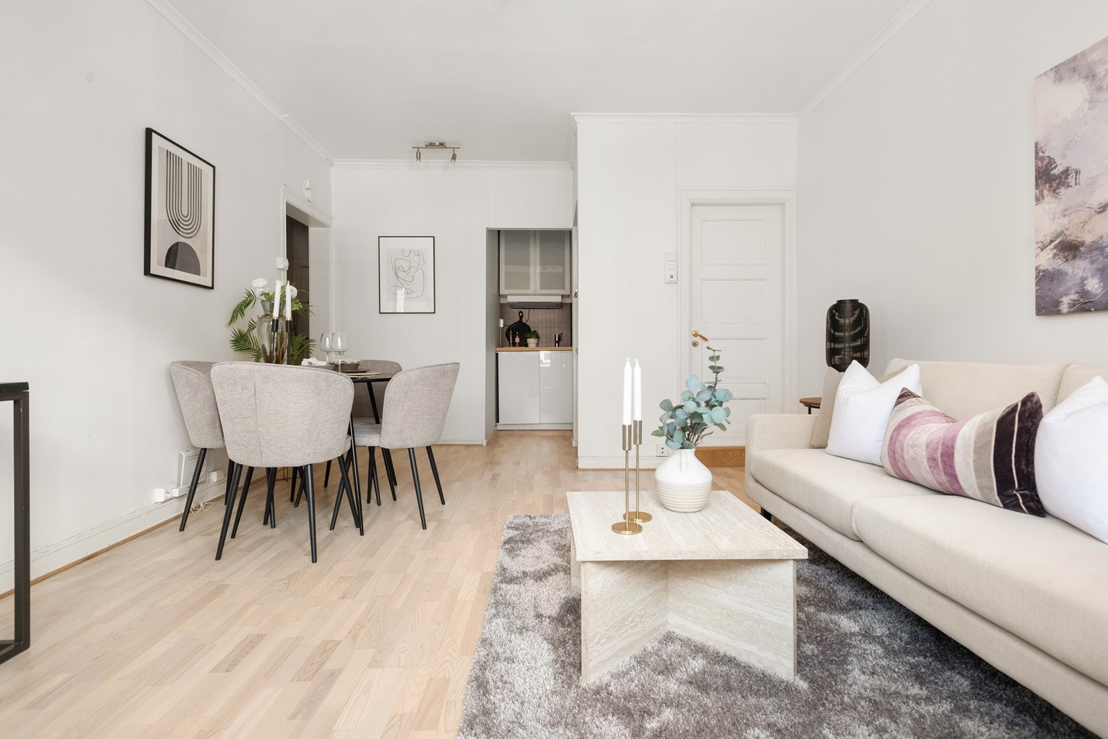 Stuen og kjøkkenet ligger i åpen løsning og har en arealeffektiv planløsning Galleribilde