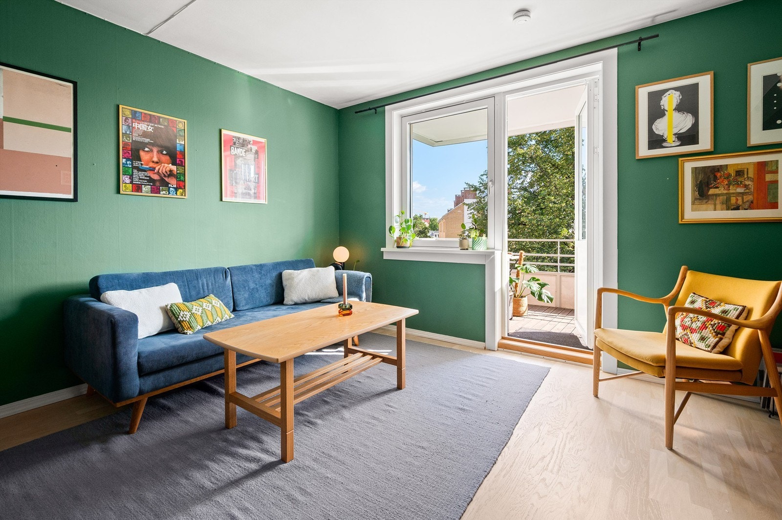 En delikat og attraktiv 2-roms leilighet med en populær beliggenhet på Hovin. Her bor du skjermet og stille til men med kort vei til byliv, koselige kaféer og alt Oslo har å by på Galleribilde