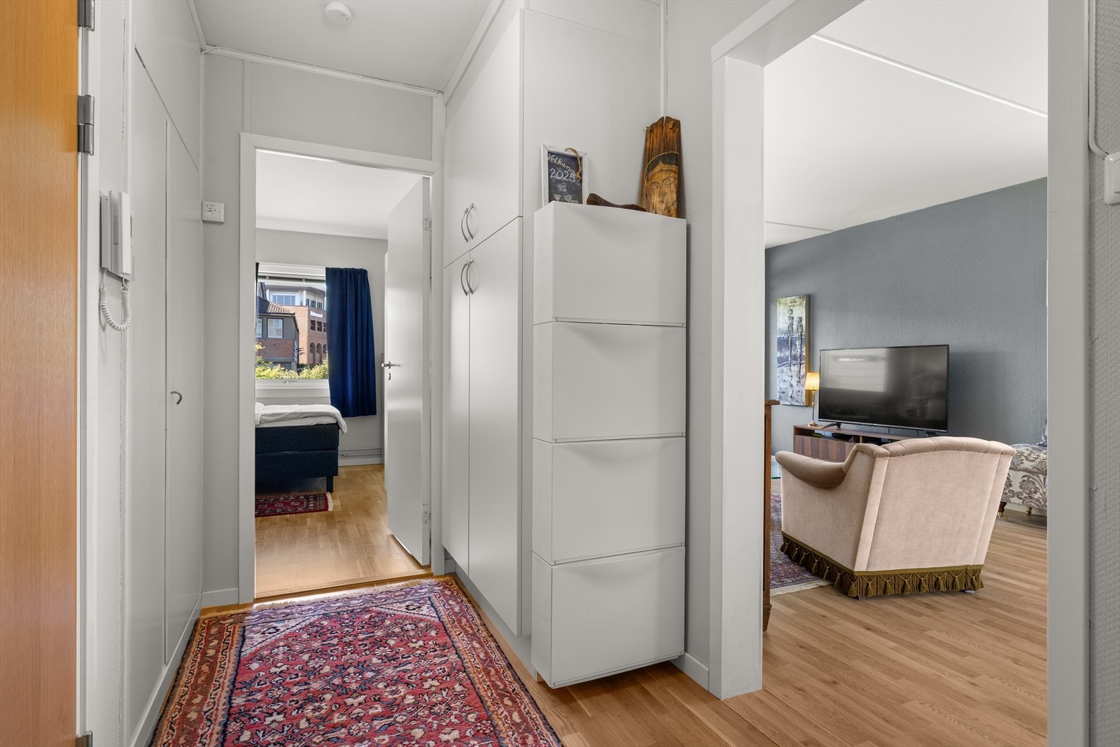 Entrè med plass til oppbevaring av sko og yttertøy Galleribilde