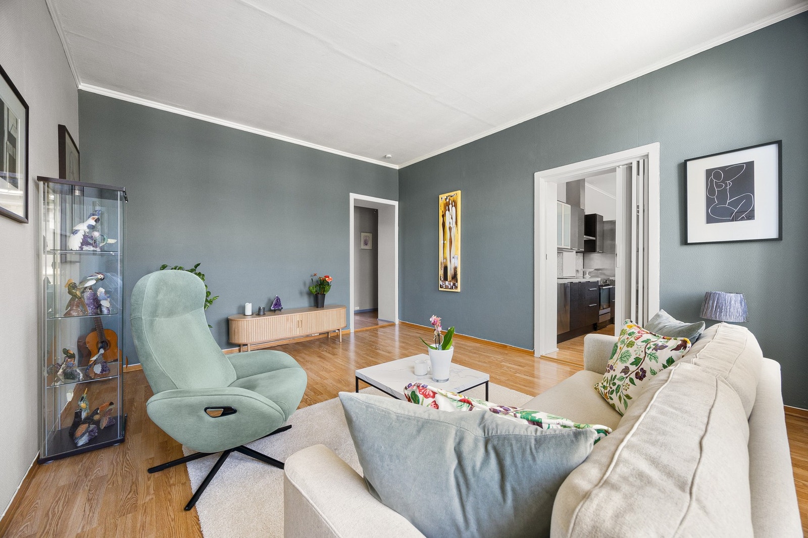 Stuen er av god størrelse, som gir gode møbleringsmuligheter. Galleribilde