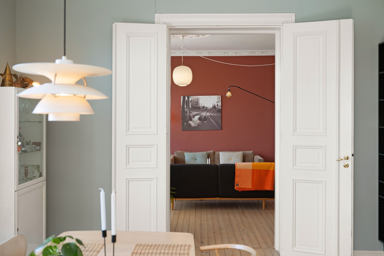 Vakre klassiske dører. Galleribilde