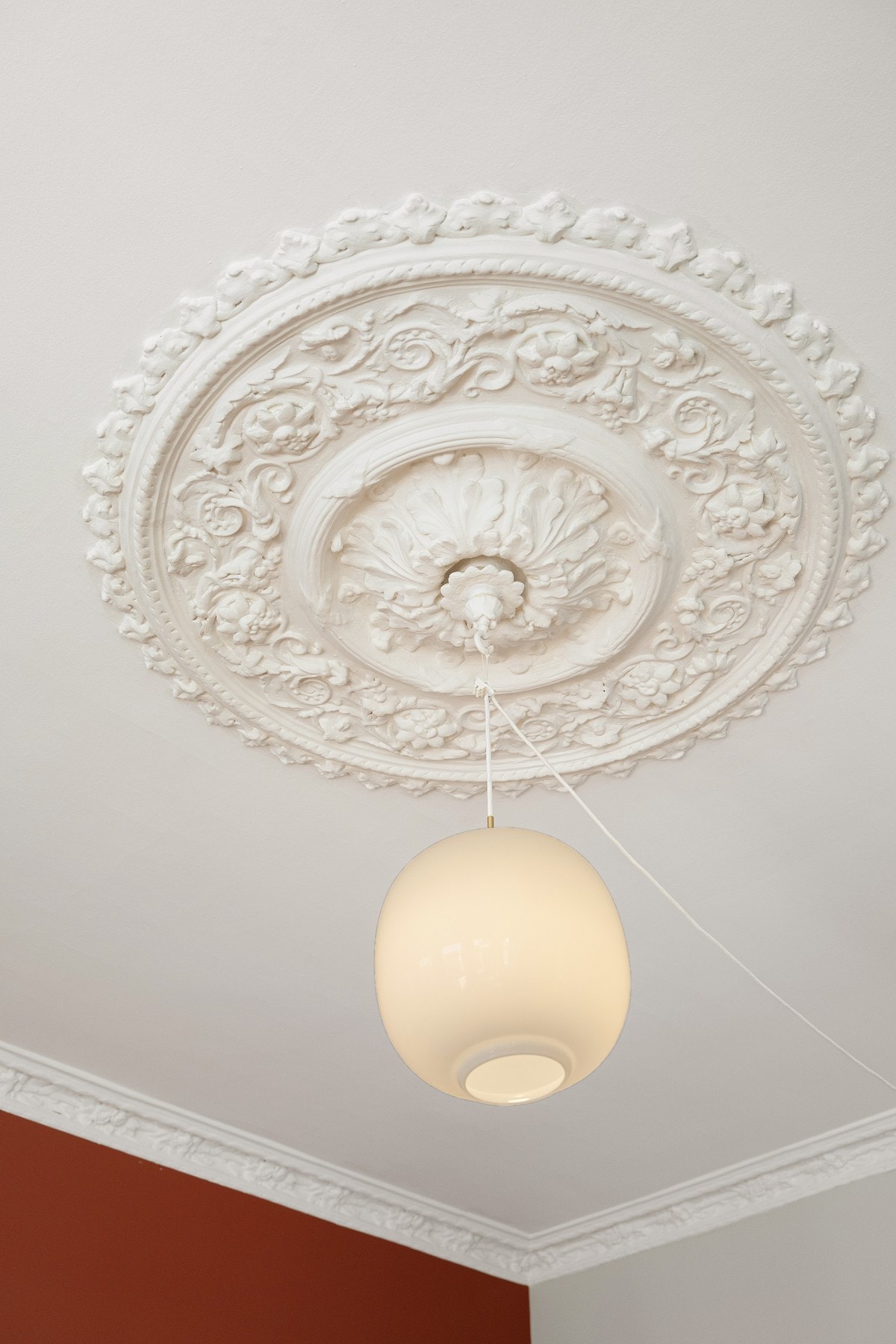 Vakker rosett og stukkatur. Galleribilde