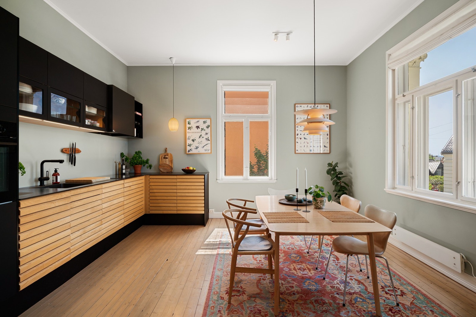 Stilren kjøkkeninnredning fra kvalitetsmerket HTH. Galleribilde