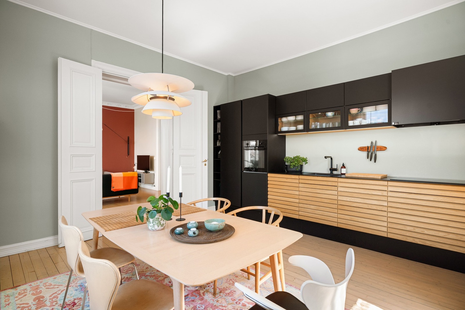 Stort og innbydende spisekjøkken. Galleribilde