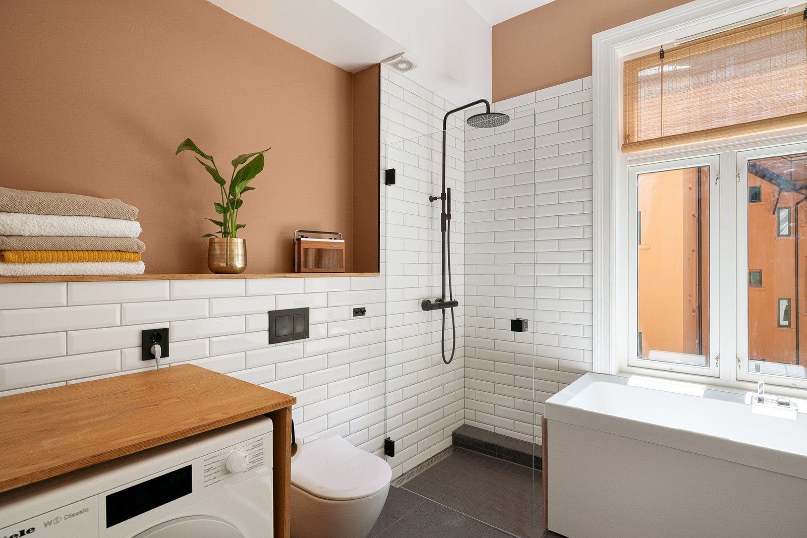 Opplegg for vaskemaskin i smart nisje. Vegghengt toalett (med sealbag ) Galleribilde