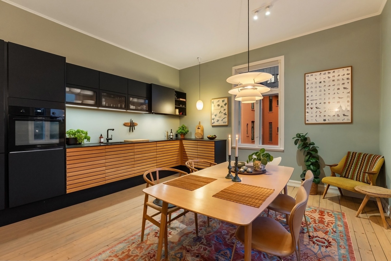 Plass til stor spisebordsgruppe. Galleribilde