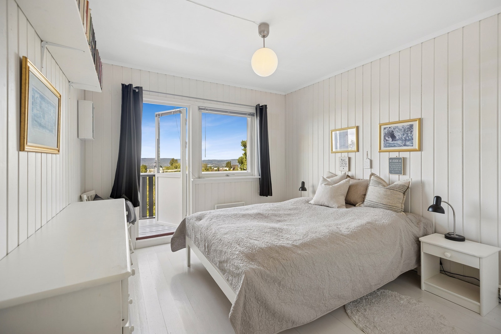 Elegant hovedsoverom med utgang til vestvendt terrasse på 9 kvm. Galleribilde