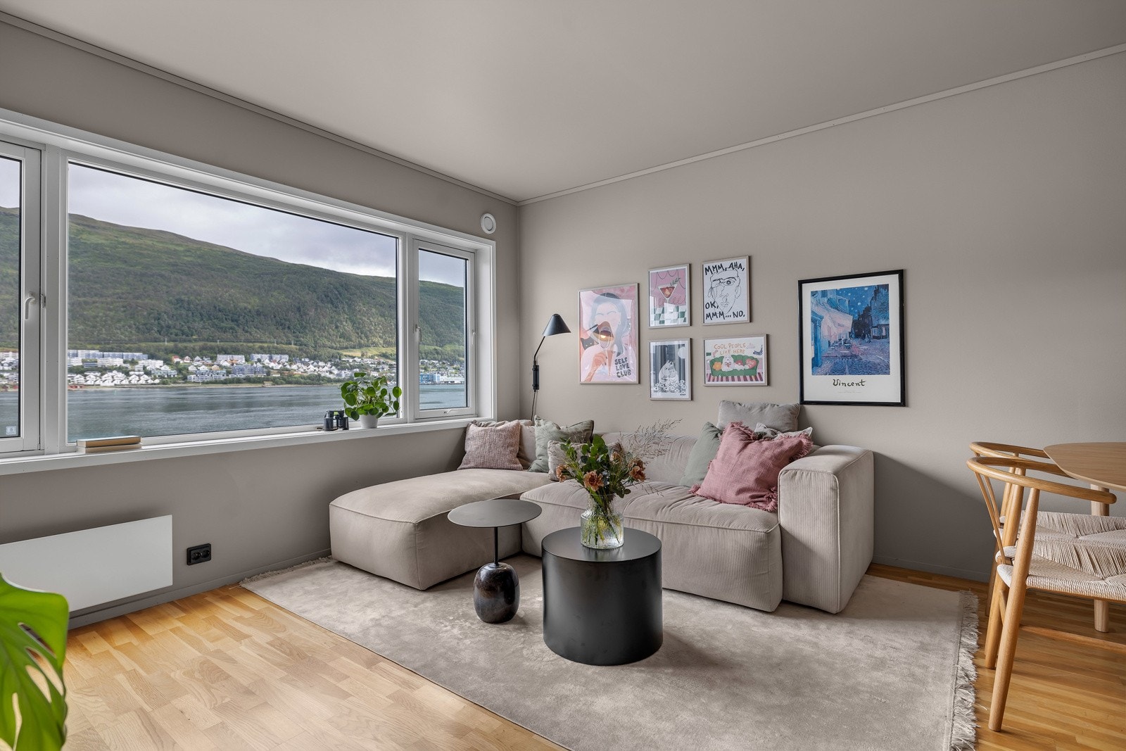 Storhaug + Partnere med megler Stian Mathiassen presenterer Sjøstranda 147! Galleribilde